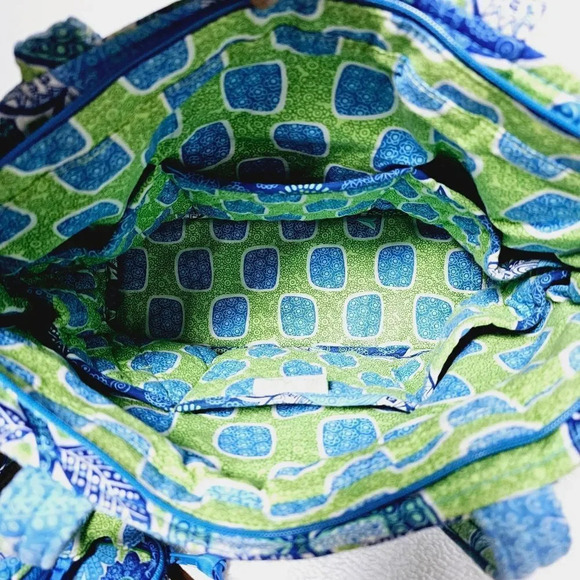 Vera Bradley 3 pc set tote , wallet & earbud case retired - Picture 4 of 11